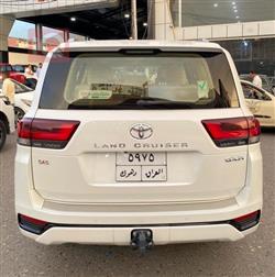 تۆیۆتا لاند کروزەر